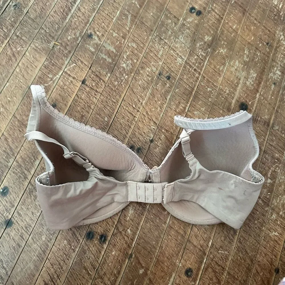 Victoria’s Secret 34DD Body by Victoria lined perfect coverage bra